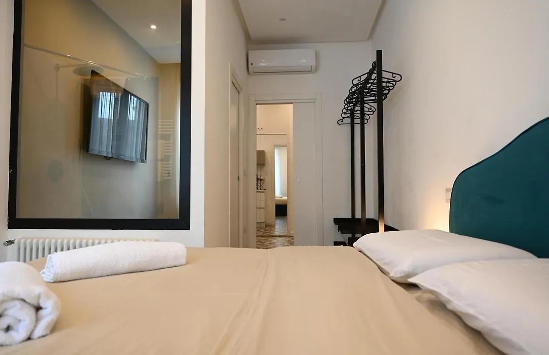 Qhouse-1